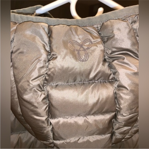 TNA Aritzia Botanie Little Puff Jacket Taupe Medium - Picture 3 of 7